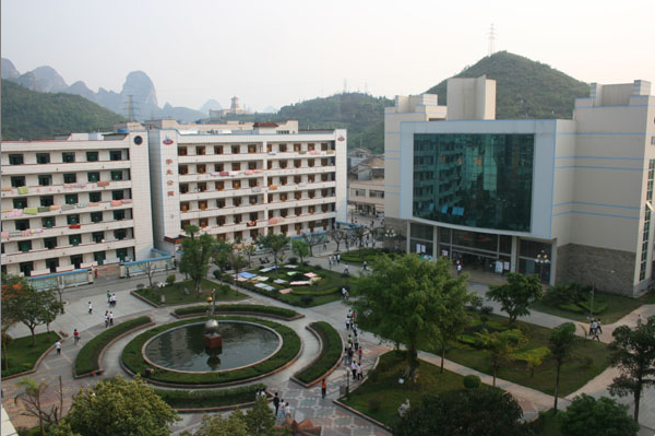 鳳城市第一中學(xué).png